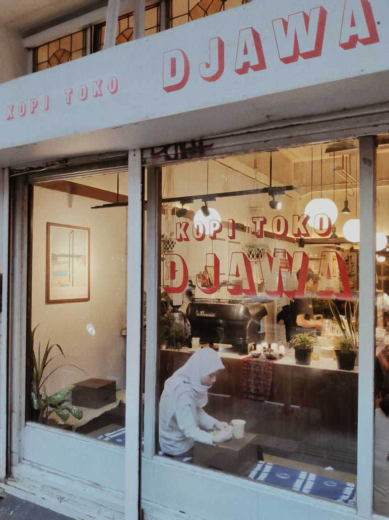 kopi toko djawa Café Estetik di Bandung