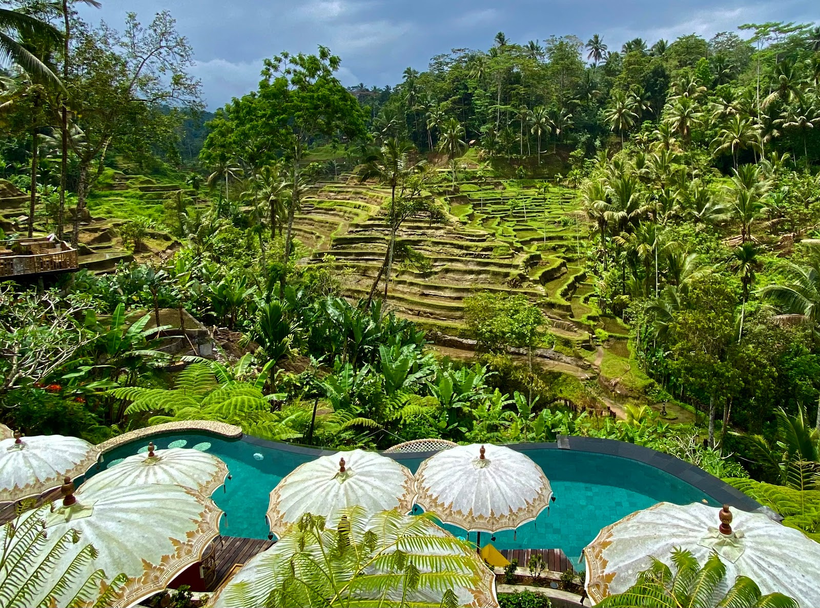 cafe tepi sungai estetik di Ubud