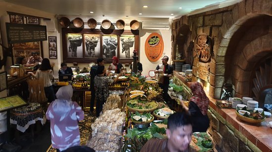 warteg estetik dengan konsep 80-an