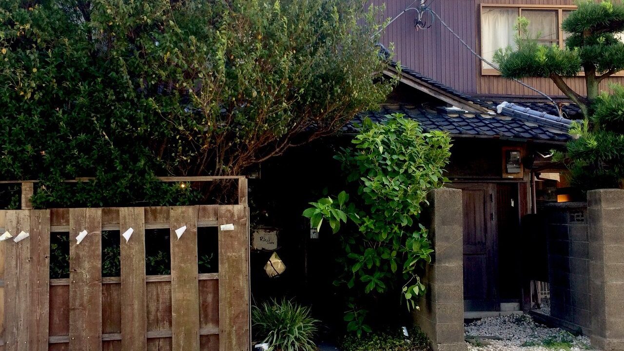 Cafe Hidden dengan Interior Jepang Minimalis di Bali, Tenang & Estetik