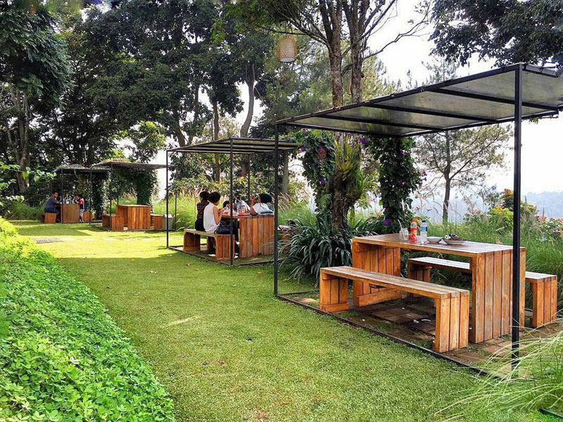 cafe semi outdoor di Bandung