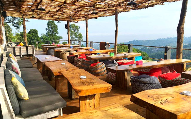 cafe estetik di Bandung dengan view pegunungan